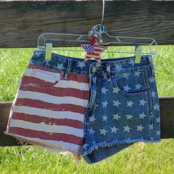 Bullhead Pants - "America" shorts ! ❤️🤍💙 by BullHead